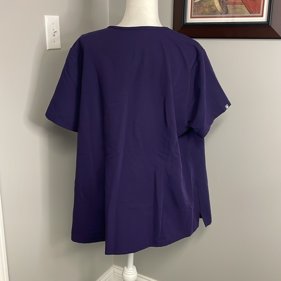 Figs Technical Collection Casma Uniform V-neck Top Purple Plum Plus 3X Scrubs - Picture 4 of 5